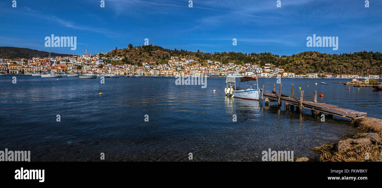 Bateau de pêche en mer, l'île de Poros, Grèce Banque D'Images