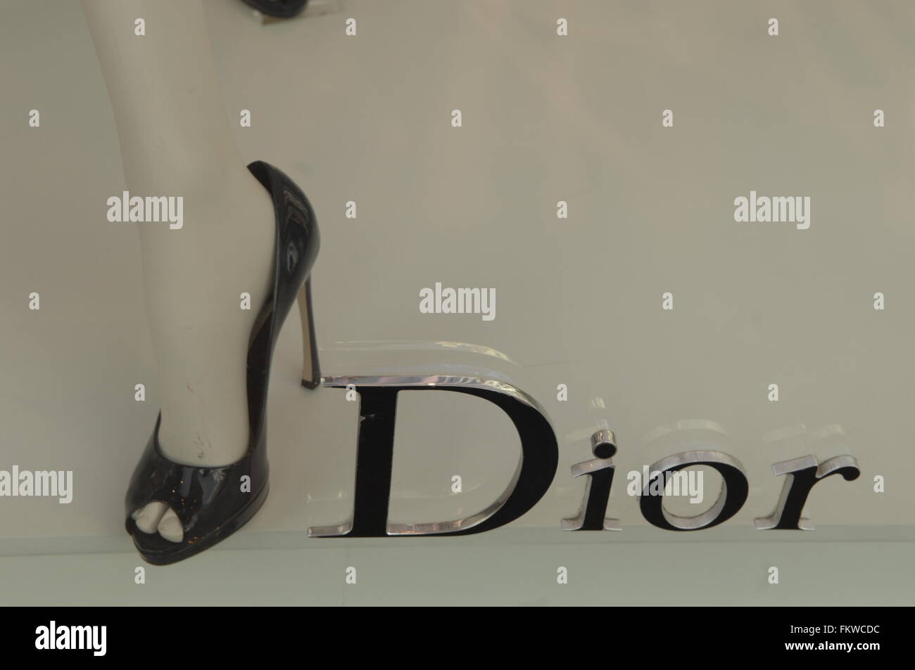 Christian Dior SE-communément connu sous le nom de Dior, est une société contrôlée par des produits de luxe d'affaires français Bernard Arnault Banque D'Images