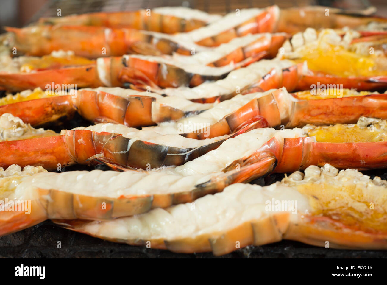 Bouquet géant grillé sur un barbecue cuisinière. Banque D'Images