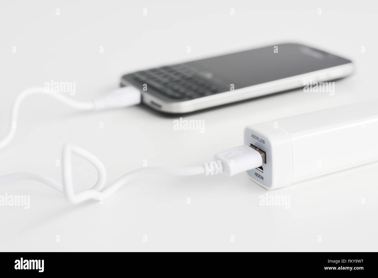 Recharge batterie portable téléphone mobile un smartphone Banque D'Images