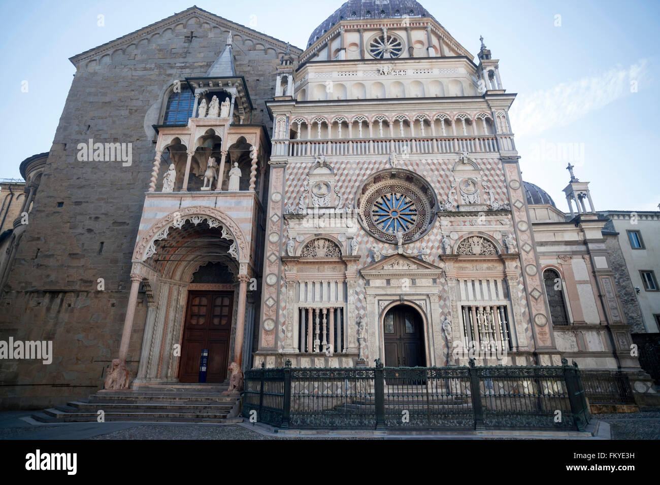 Basilique Santa Maria Maggiore et Cappella Colleoni, Città Alta, Bergame, Lombardie, Italie. Banque D'Images