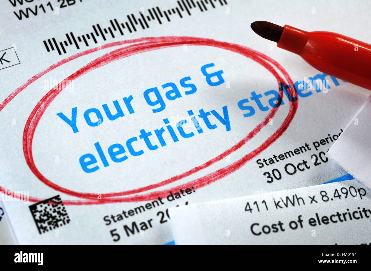 Déclaration de l'ÉLECTRICITÉ ET DU GAZ / BILL RE LES COÛTS DE L'ÉNERGIE LES PRIX DES CARBURANTS ACCUEIL CHAUFFAGE CHAMBRE ISOLATION DES BUDGETS DES MÉNAGES L'AUGMENTATION DES COÛTS UK Banque D'Images