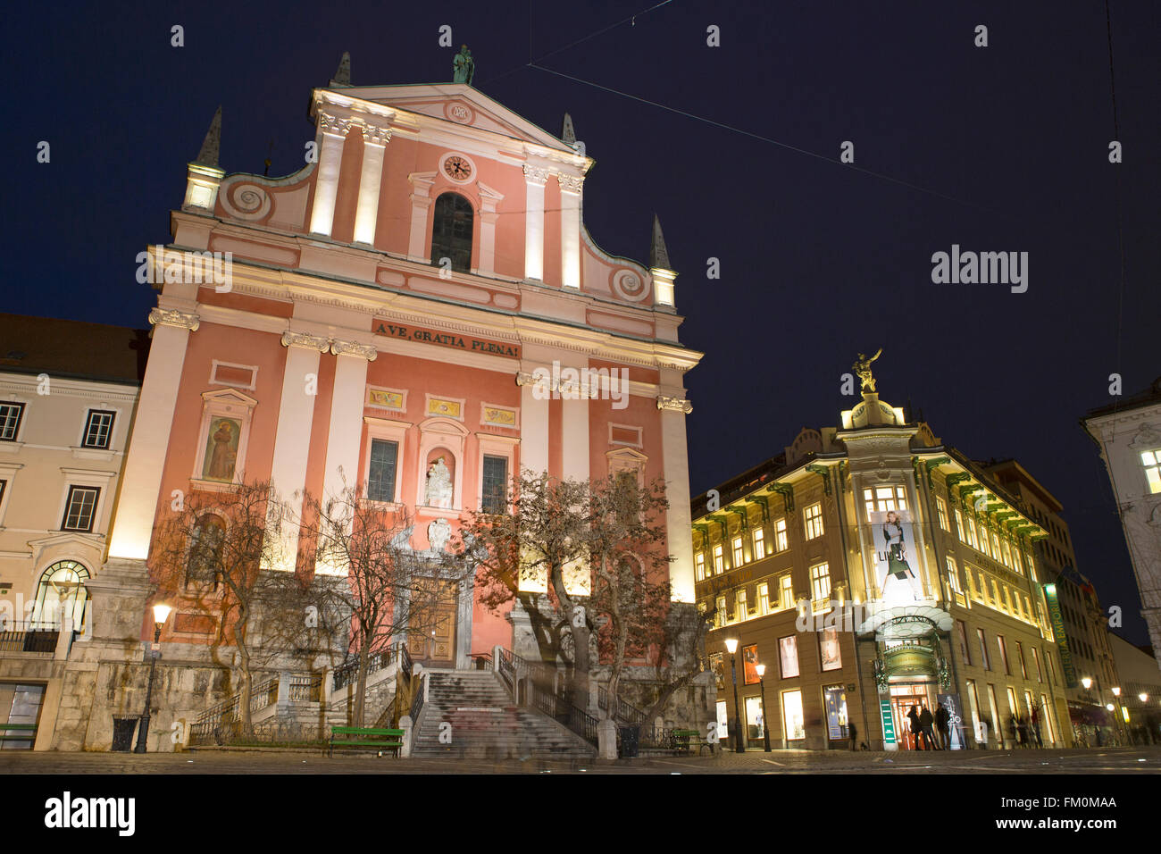 L'église franciscaine de l'annonciation sur la place Prešeren à Ljubljana, Slovénie. Banque D'Images