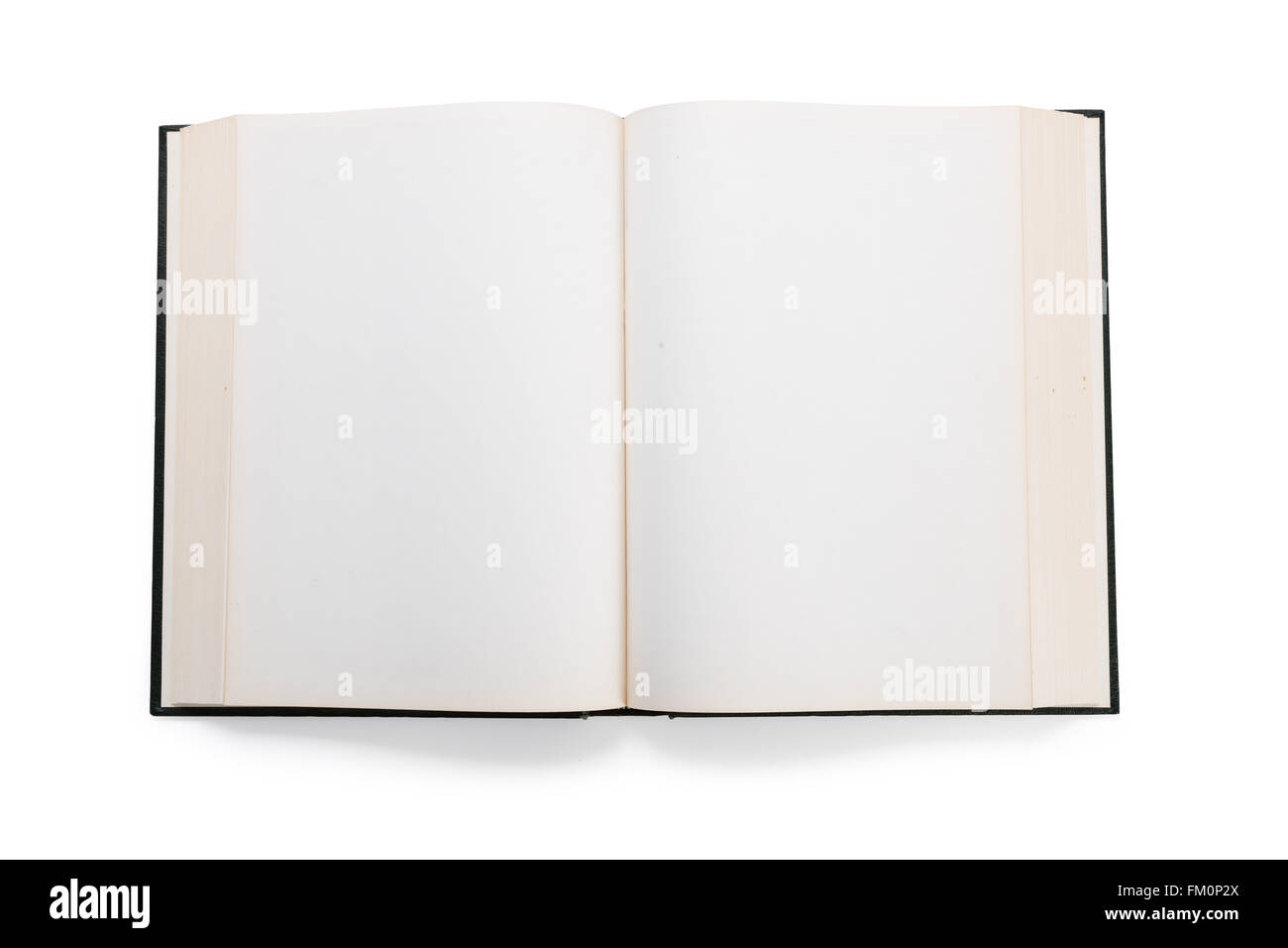 Pages blanches dans un livre relié isolé sur un fond blanc. Banque D'Images