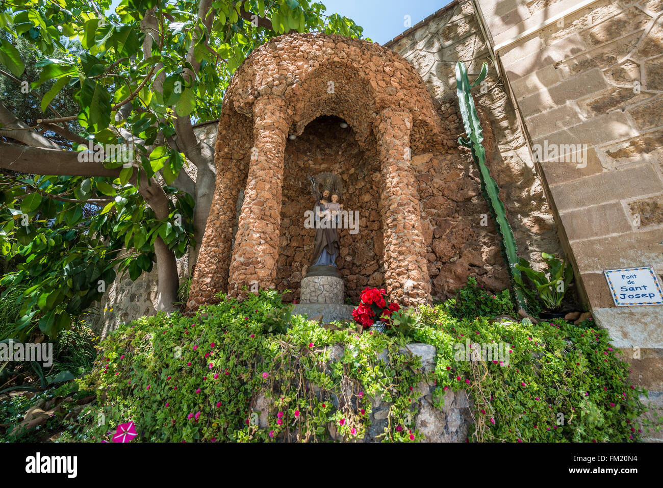 Petit sanctuaire à côté de Saint Joseph de l'église de montagne situé près de Parc Guell à Barcelone, Espagne Banque D'Images