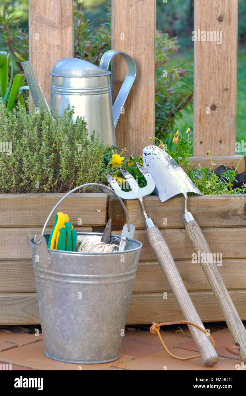 Outils de jardinage et d'accessoires pour l'entretien des jardinières Banque D'Images
