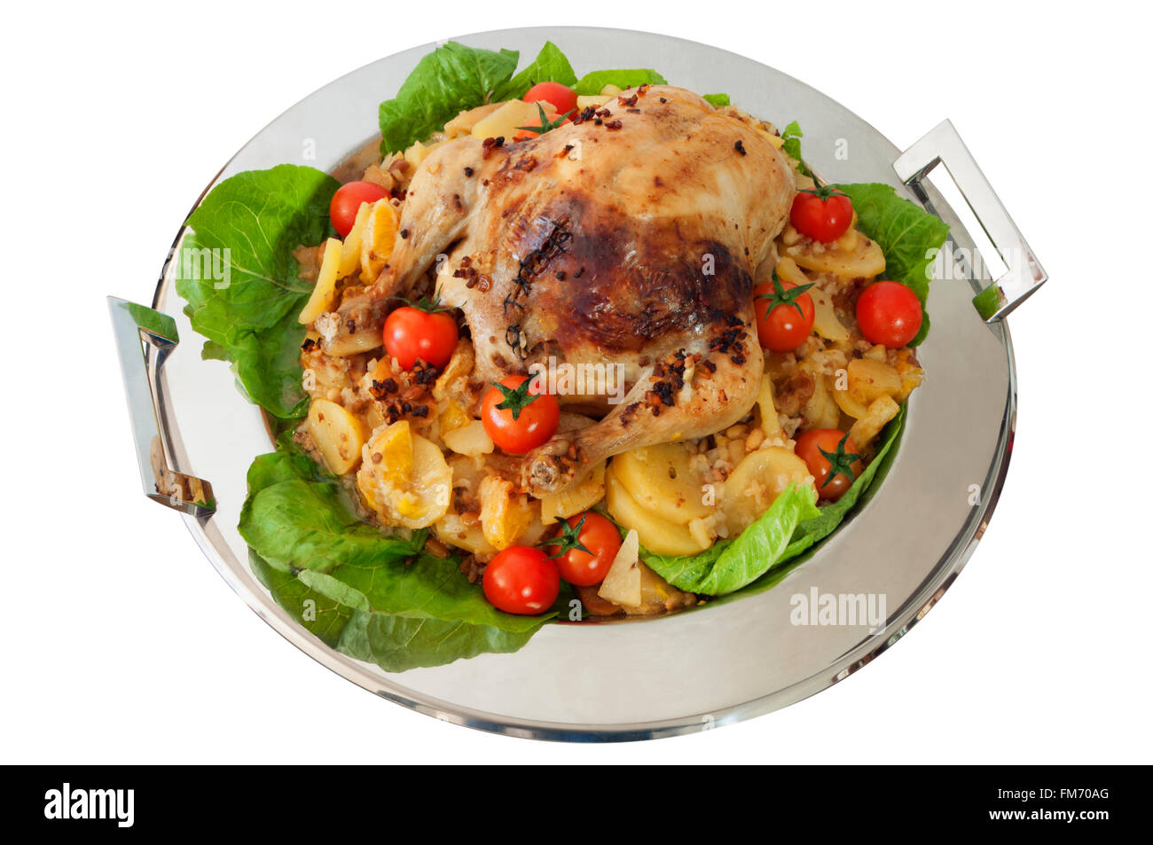 Plateau avec poulet farci cuit avec des pommes de terre et légumes Banque D'Images