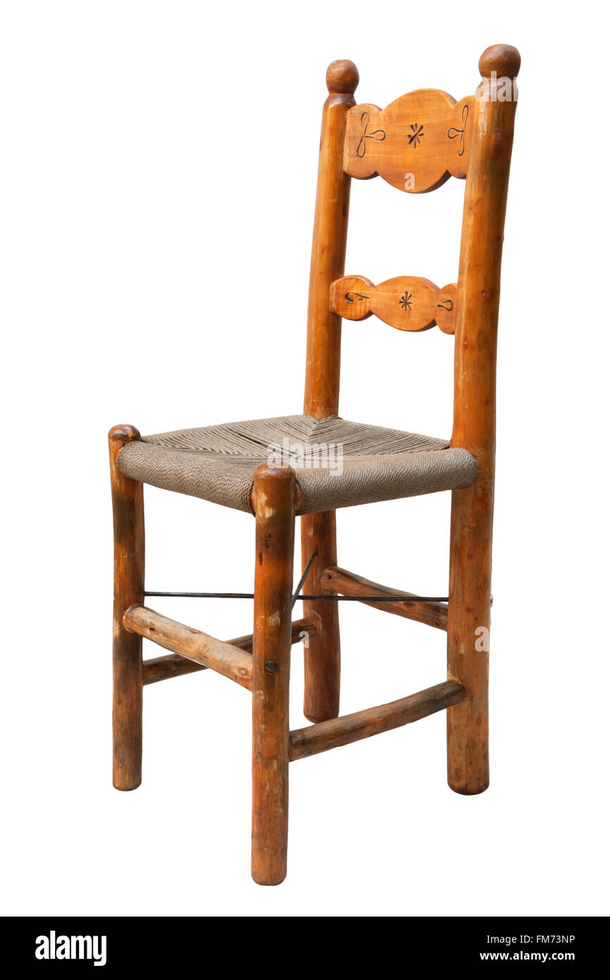 Chaise de salle à manger de style rustique en bois isolé sur fond blanc Banque D'Images