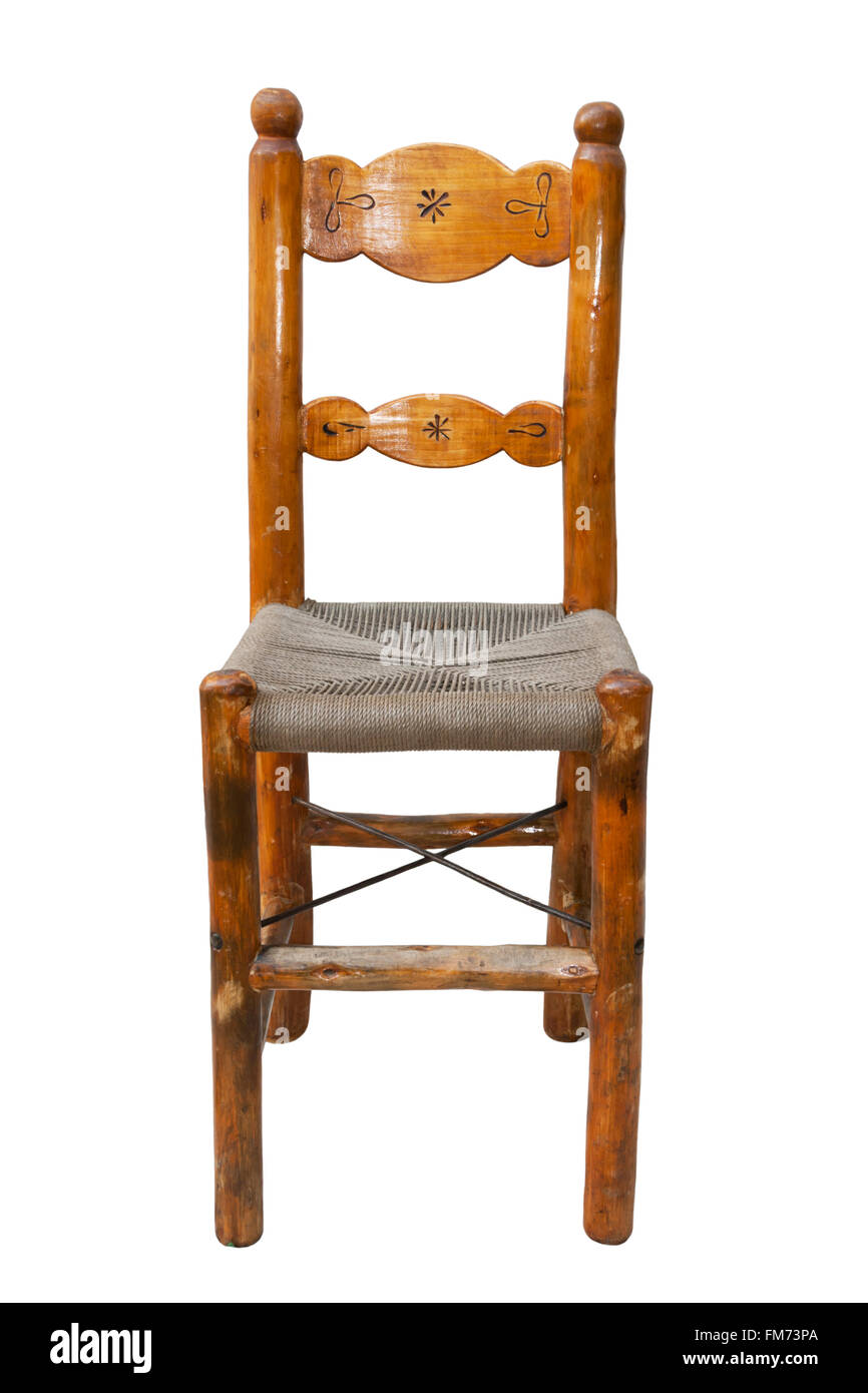 Chaise de salle à manger de style rustique en bois isolé sur fond blanc Banque D'Images