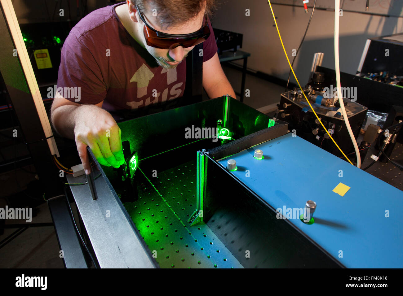 Montage expérimental dans un laboratoire laser à l'Institut de physique expérimentale à Dusseldorf, Allemagne Banque D'Images