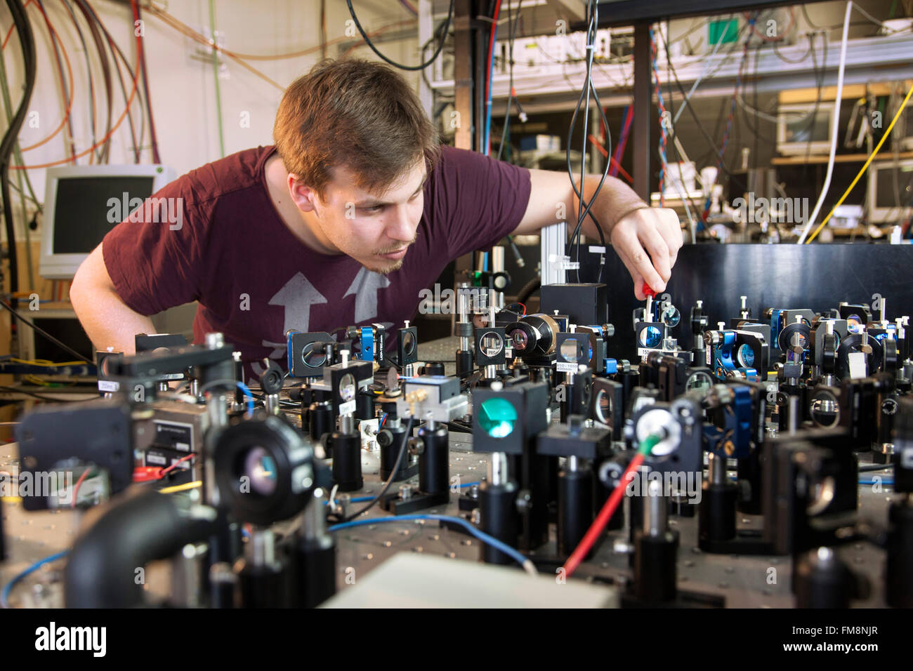 Montage expérimental dans un laboratoire laser à l'Institut de physique expérimentale à Dusseldorf, Allemagne Banque D'Images