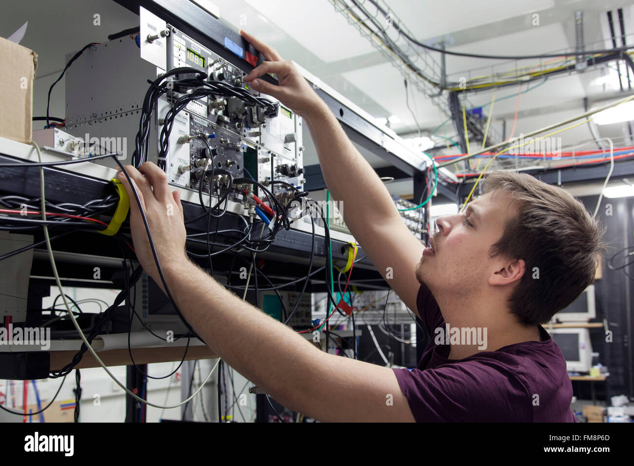 Montage expérimental dans un laboratoire laser à l'Institut de physique expérimentale à Dusseldorf, Allemagne Banque D'Images