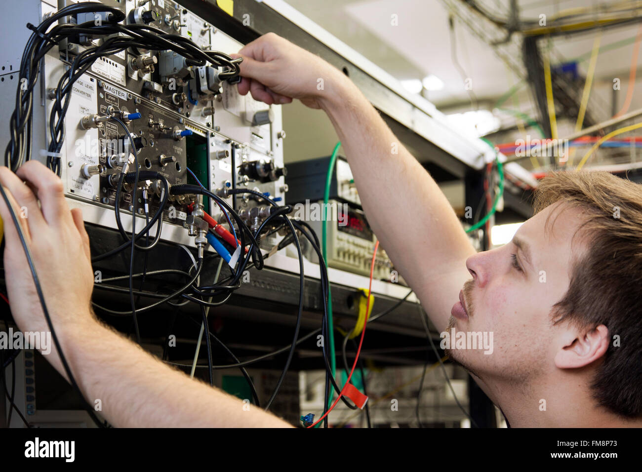 Montage expérimental dans un laboratoire laser à l'Institut de physique expérimentale à Dusseldorf, Allemagne Banque D'Images