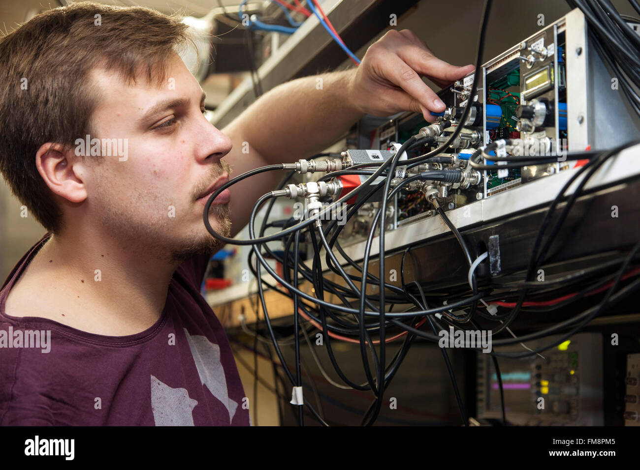 Montage expérimental dans un laboratoire laser à l'Institut de physique expérimentale à Dusseldorf, Allemagne Banque D'Images