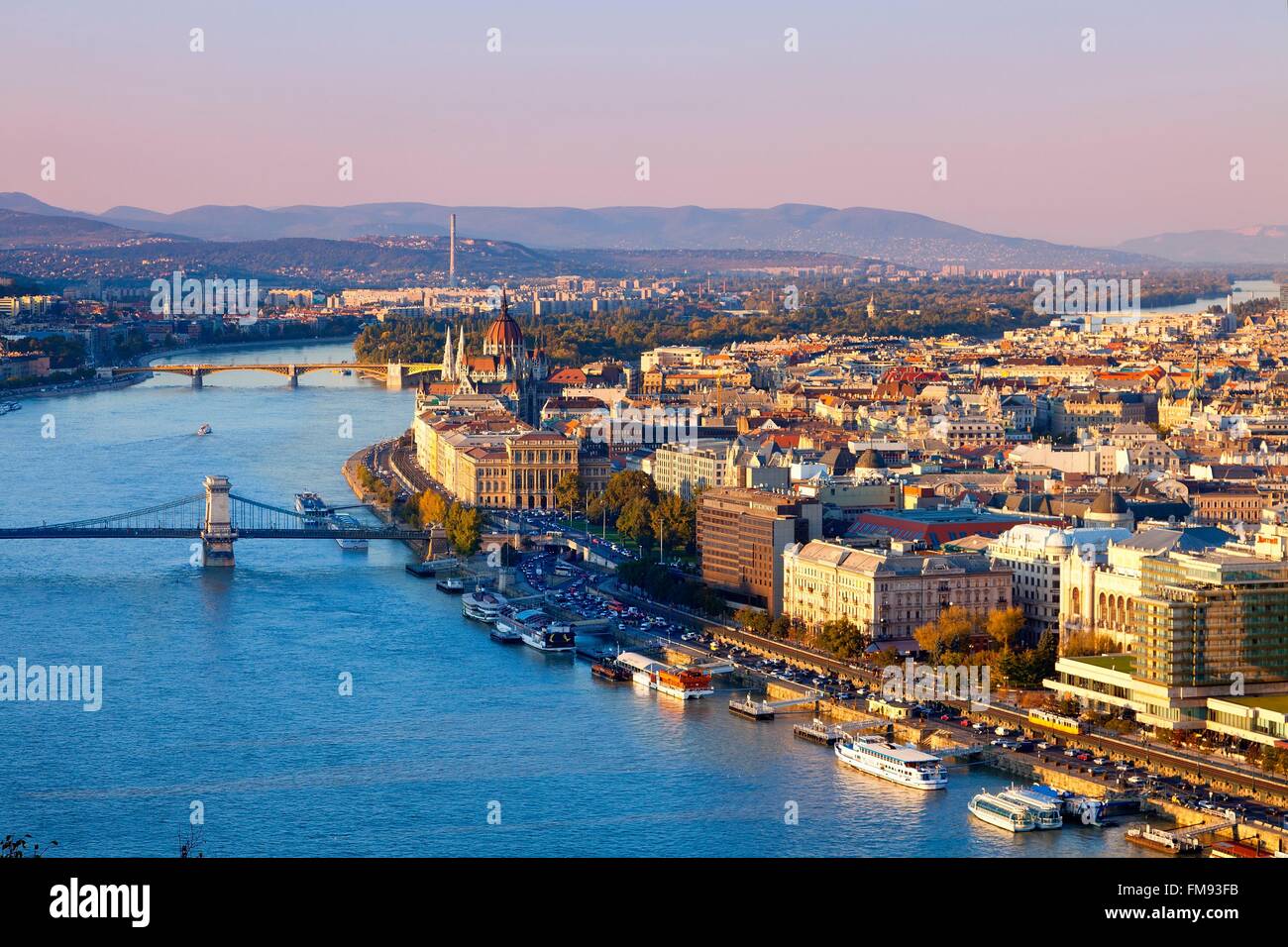La Hongrie, Budapest, inscrite au Patrimoine Mondial de l'UNESCO, vue panoramique sur le Parlement hongrois à Budapest Banque D'Images