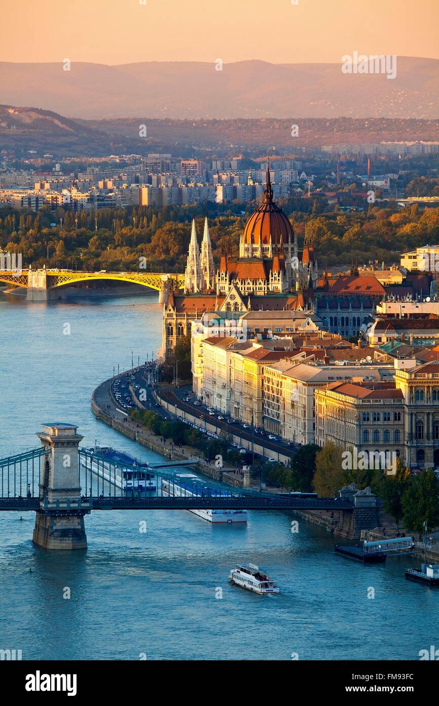 La Hongrie, Budapest, inscrite au Patrimoine Mondial de l'UNESCO, vue panoramique sur le Parlement hongrois à Budapest Banque D'Images