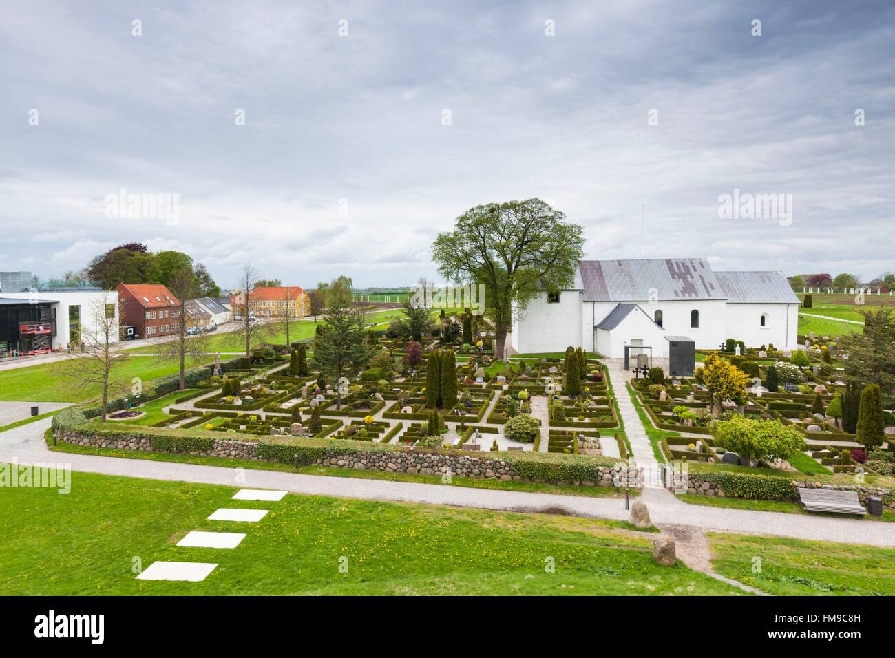 Le Danemark, le Jutland, Jelling, berceau du christianisme au Danemark, Jelling Kirke, construite AD 1100, extérieur Banque D'Images