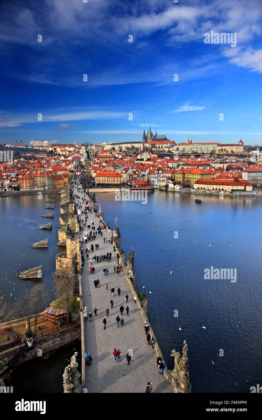 Pont Charles, Prague, Mala Strana et le château de Prague. Vue depuis l'une des tours du pont Banque D'Images