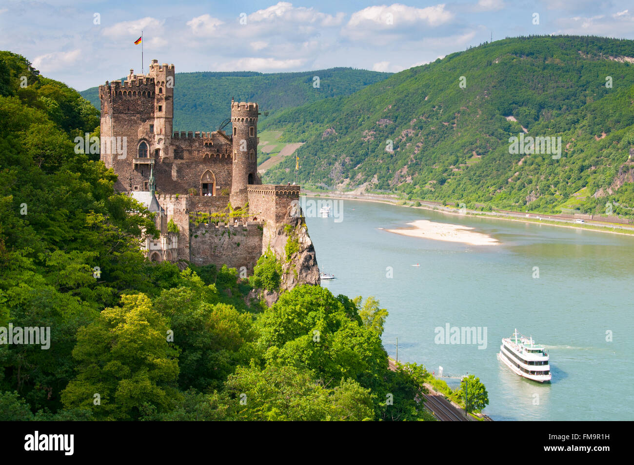 Le château de Burg Rheinstein aller-retour sur le Rhin, Allemagne Banque D'Images