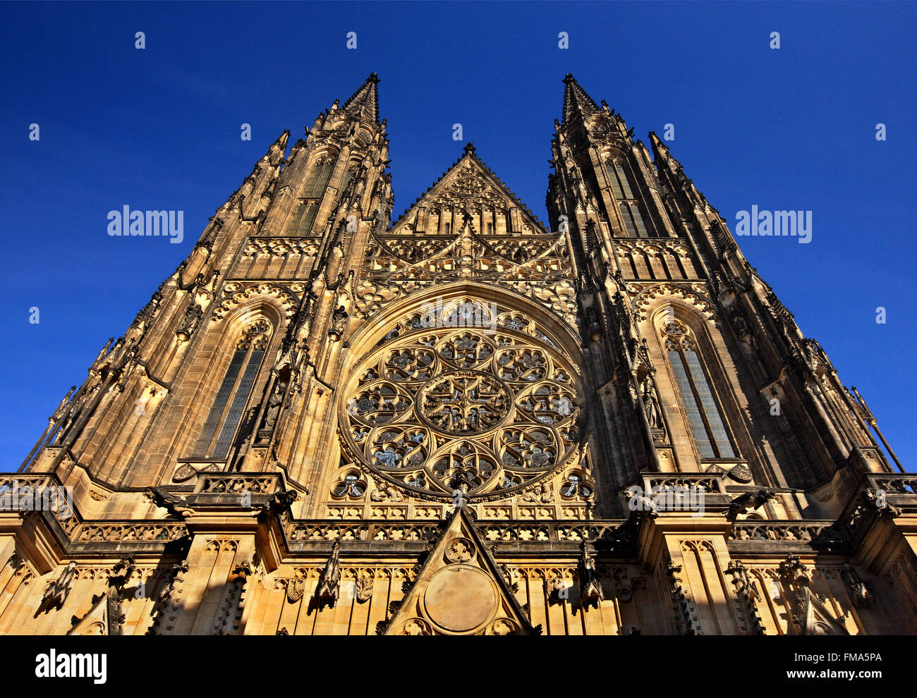 'Détail' à partir de la façade de la cathédrale St Vitus dans le château de Prague, Prague, République Tchèque Banque D'Images