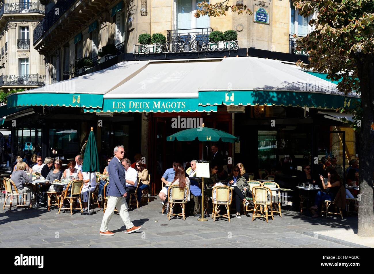 France, Paris, St Germain des Prés, le restaurant Café Les Deux Magots Banque D'Images