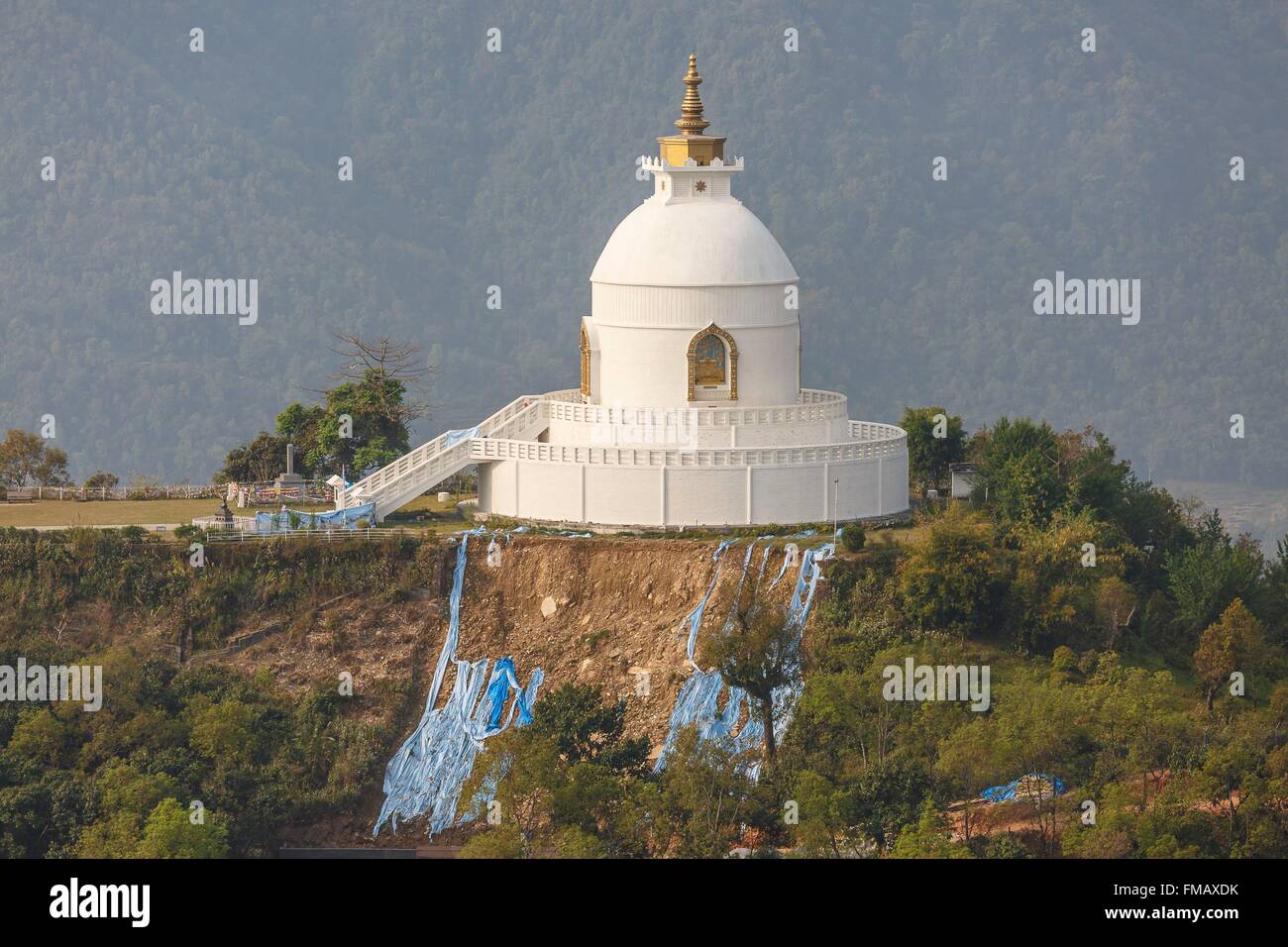 Le Népal, Gandaki zone, Pokhara, World Peace stupa (vue aérienne) Banque D'Images