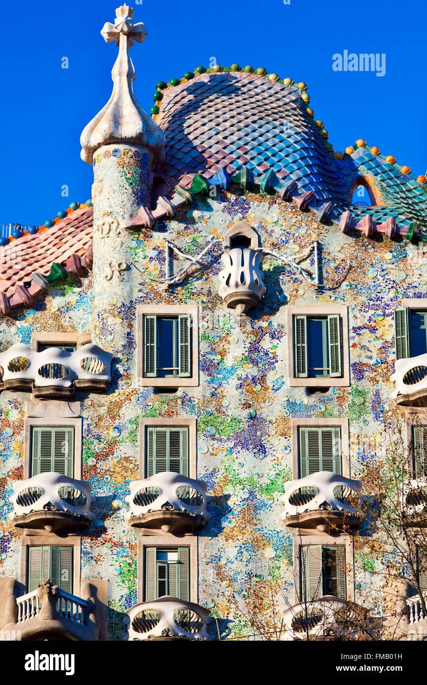 Espagne, Catalogne, Barcelone, Passeig de Gracia, façade de la Casa Batllo de l'architecte Antoni Gaudi, inscrite au Banque D'Images