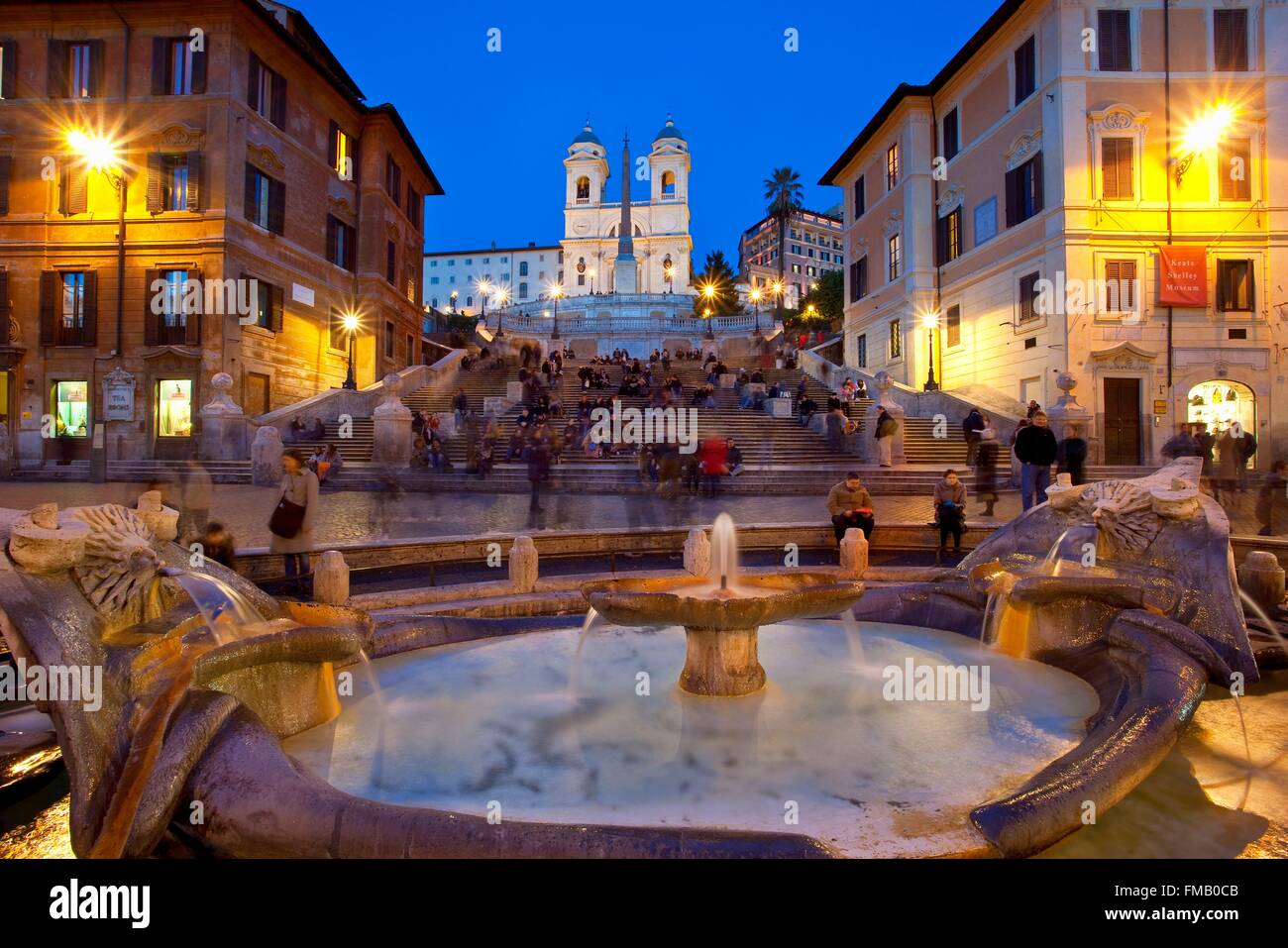 L'Italie, Lazio, Rome, centre historique classé au Patrimoine Mondial de l'UNESCO, Plazza di Spagna par nuit Banque D'Images
