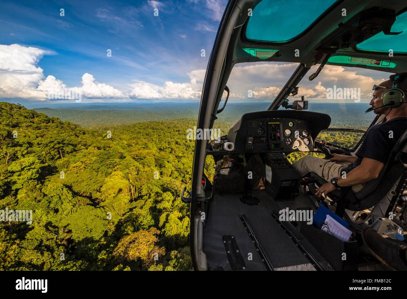 France, Guyana, Guyane Française, Parc amazonien zone cœur, Camopi, hélicoptère de transport de fret pour l'équipe scientifique, sur Banque D'Images
