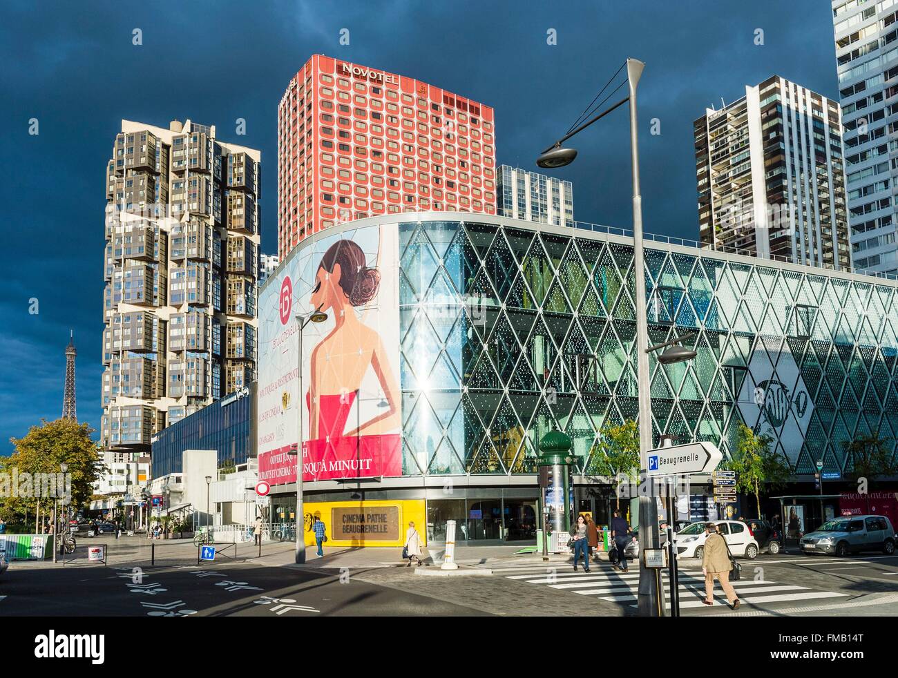 France, Paris, district de Front de Seine, le centre commercial Beaugrenelle par cabinet d'architecte Valode et Pistre Banque D'Images