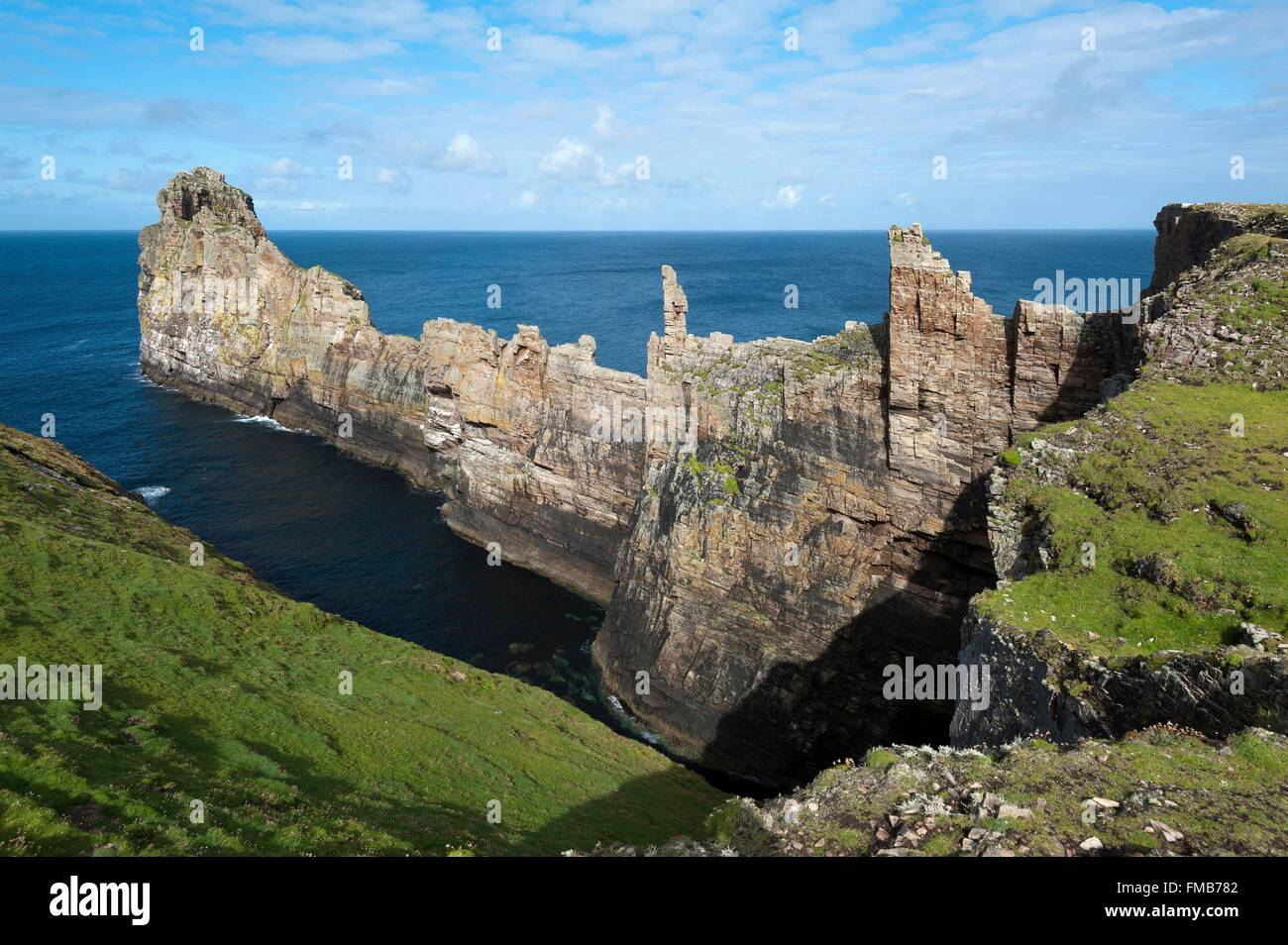 L'Irlande, comté de Donegal, Tory Island, Dun Balair cliffs Banque D'Images