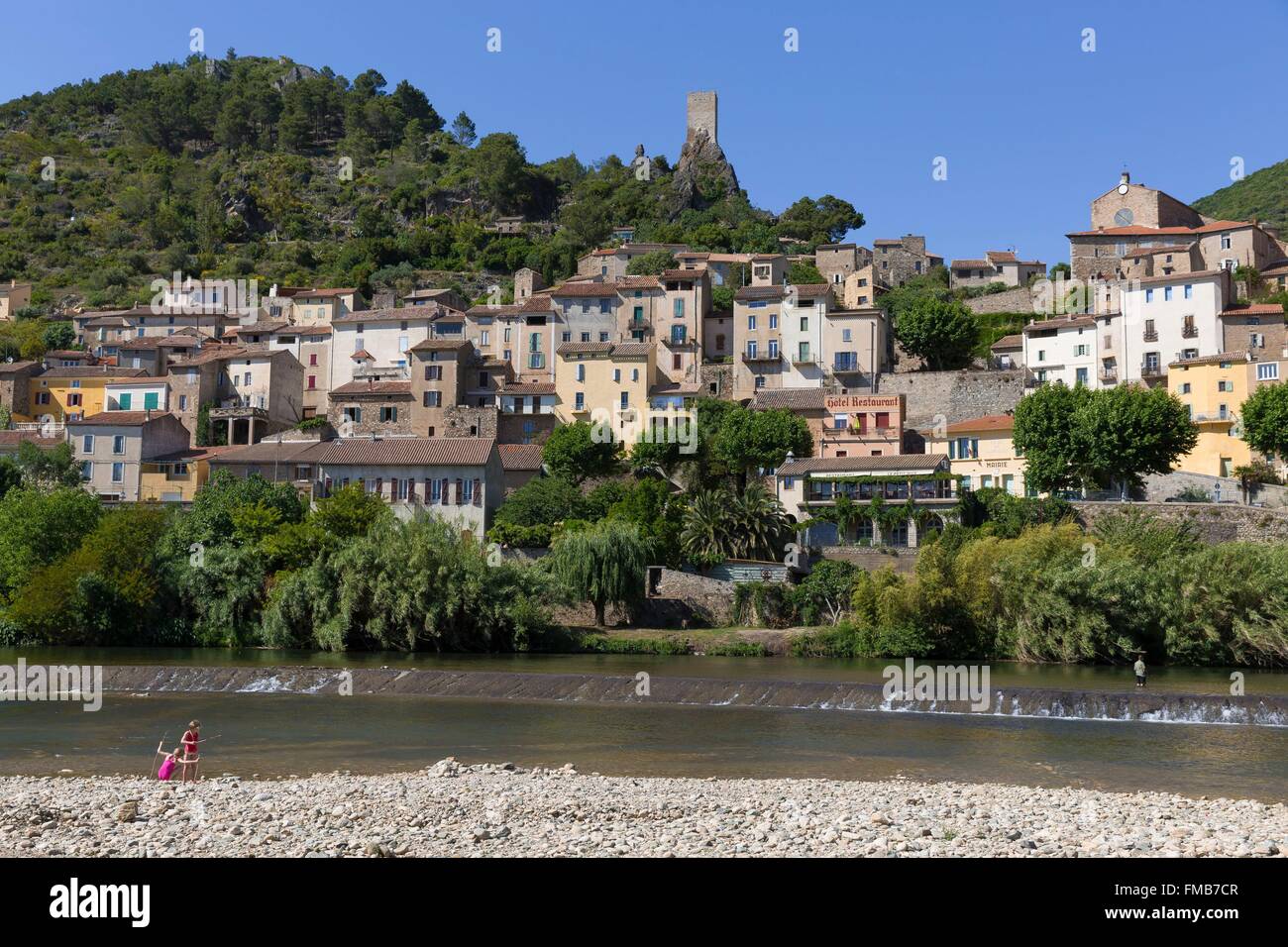 La France, l'Hérault, Roquebrun, le village et le fleuve Orb Banque D'Images