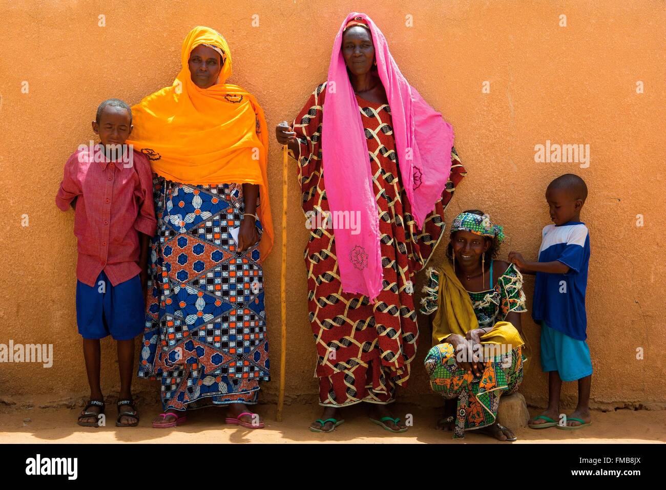 Sénégal, Sahel, région de Ferlo, Widou Thiengoly, femmes et enfants Banque D'Images