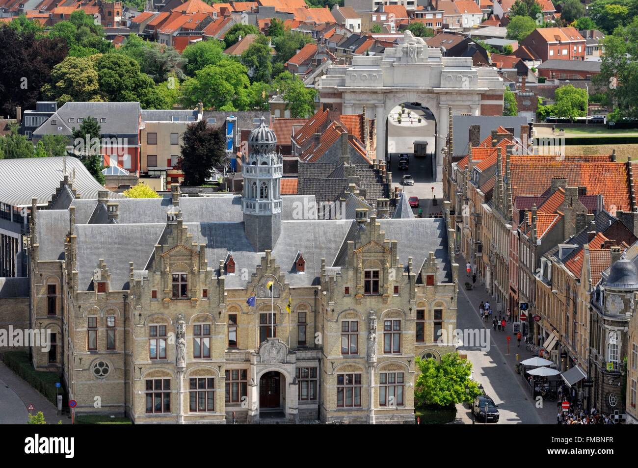 Belgique, Flandre occidentale, ou Ypres Ypres, Porte de Menin vu du beffroi Banque D'Images