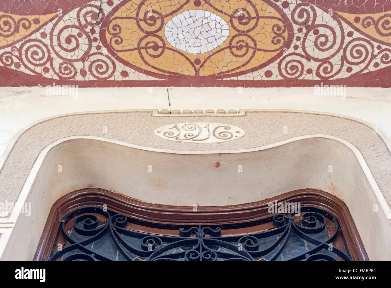 Détail de la porte de façade,maison,style moderniste année 1916,La Garriga, Catalogne, Espagne. Banque D'Images
