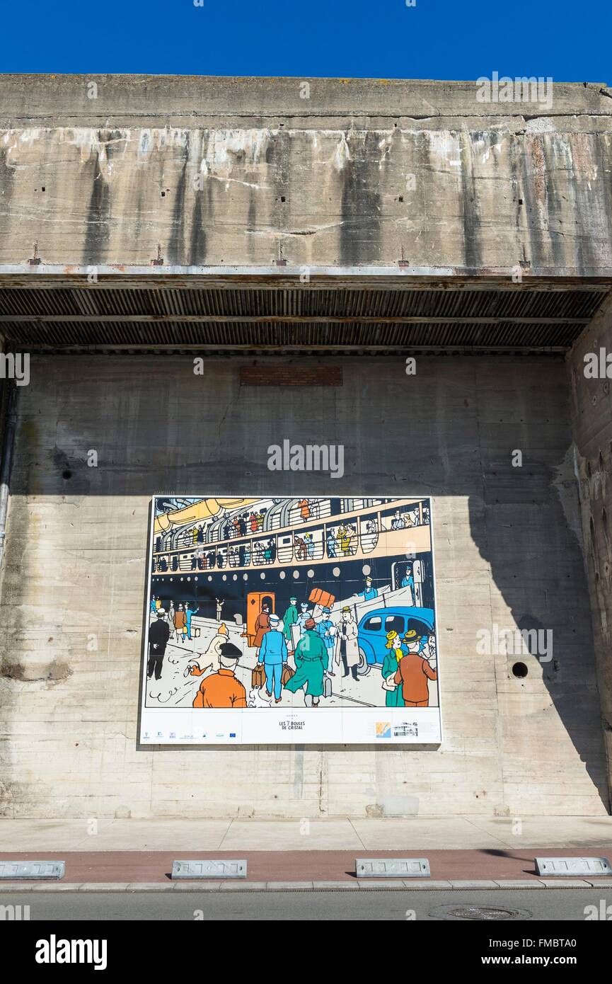 France Loire Atlantique Saint Nazaire Base Sous Marine Sur Les Traces De Tintin Le Capitaine Haddock Et Milou Chemin Trace Photo Stock Alamy