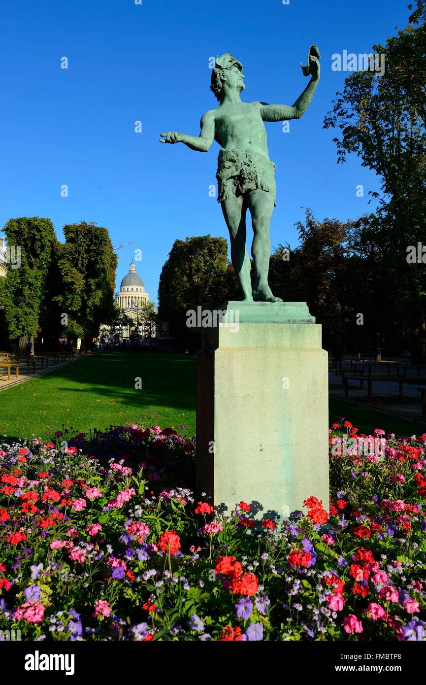 France, Paris, jardin du Luxembourg, l'acteur grec par Charles Arthur Bourgeois avec le Panthéon à l'arrière-plan Banque D'Images
