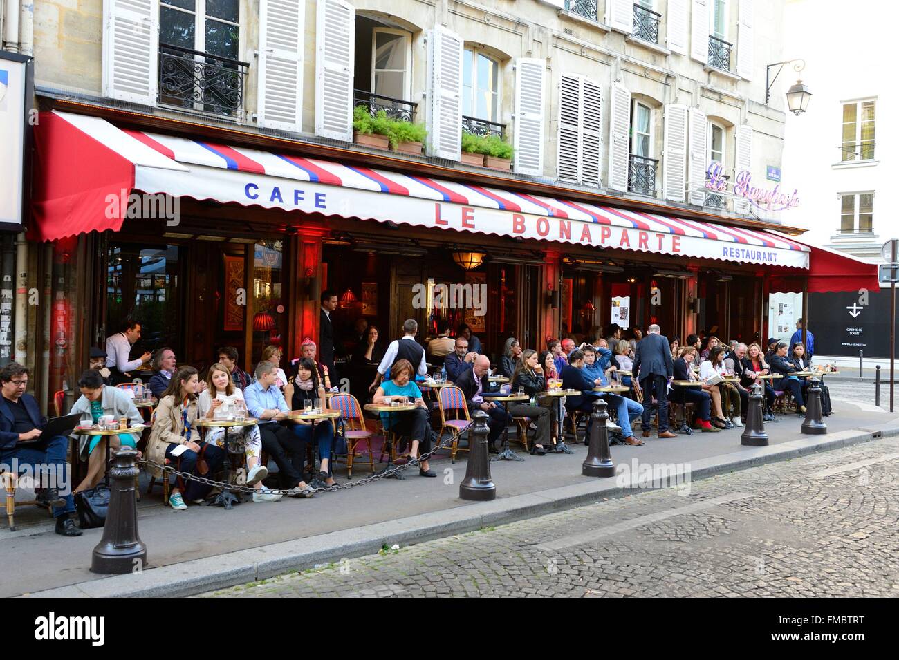 France, Paris, Saint Germain des Pres, Le Bonarparte, café terrasse Banque D'Images
