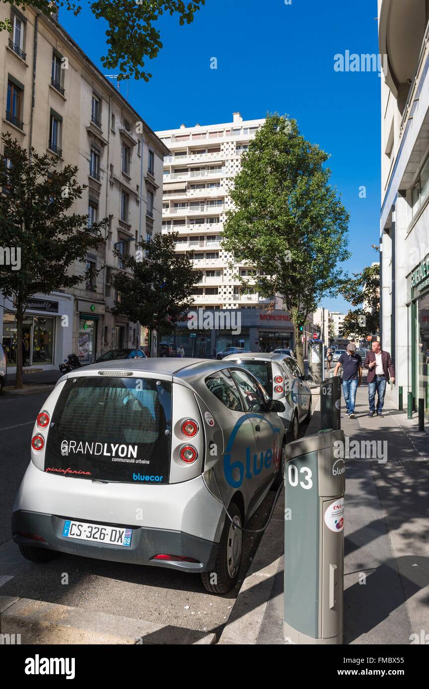 France, Rhône, Villeurbanne, l'autopartage avec Bluecar, la voiture électrique Banque D'Images