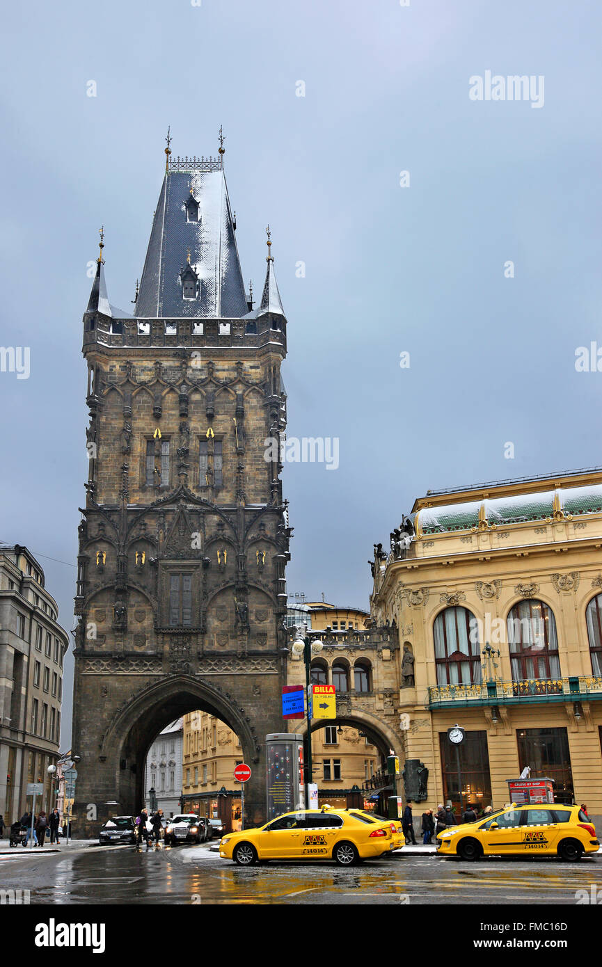 La tour Poudrière, à côté de la Maison Municipale, Prague, République Tchèque, Europe Banque D'Images