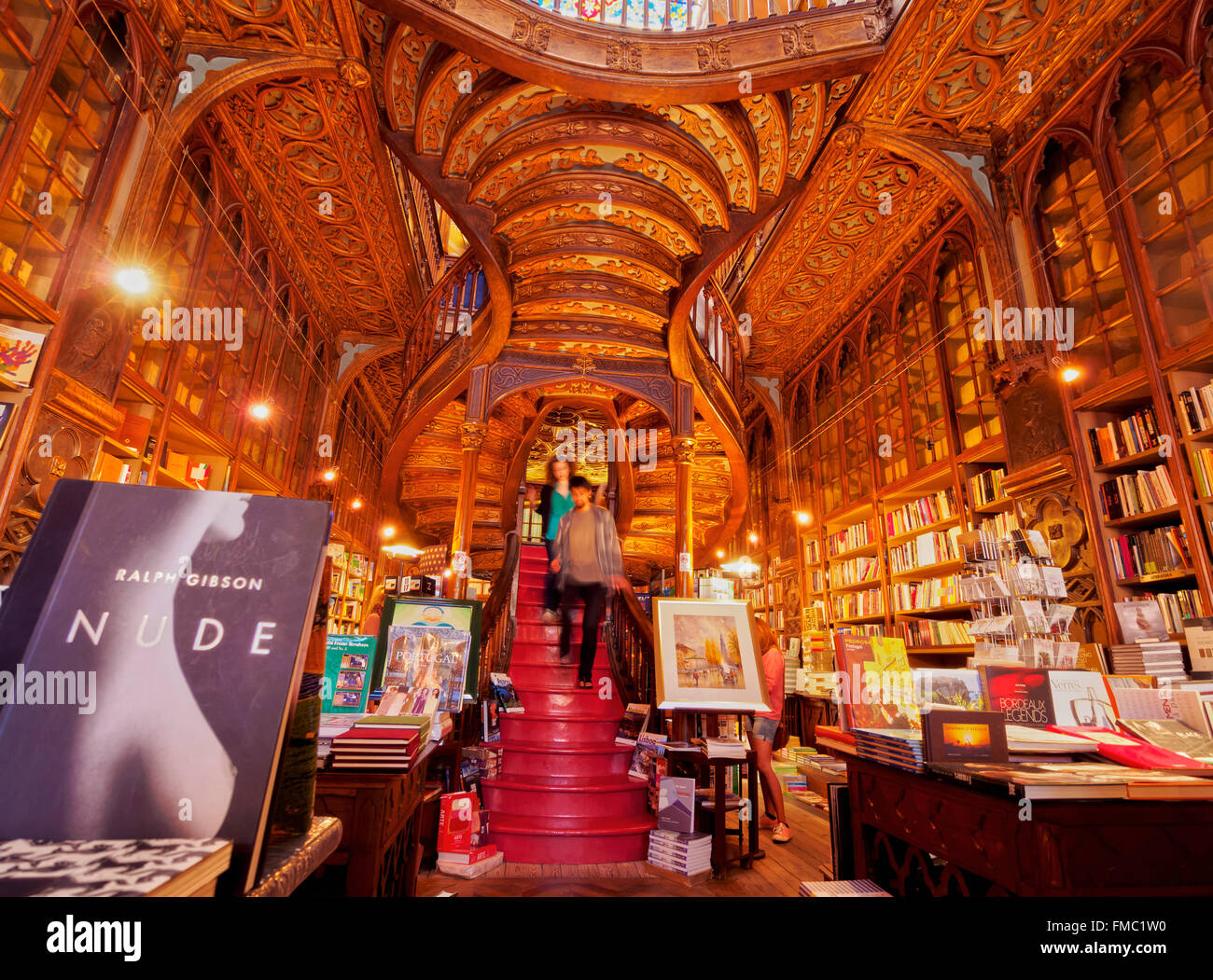 Portugal, Porto, vue de l'intérieur de la Librairie Lello. Banque D'Images