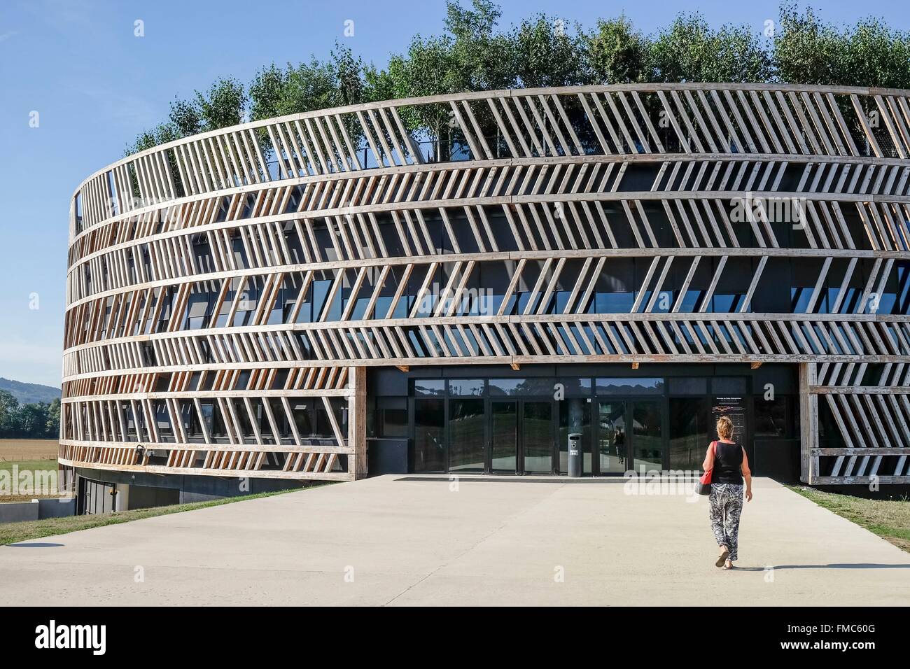 France, Côte d'Or, Alise Sainte Reine, MuseoParc d'Alesia par Bernard Tschumi dans la plaine de la bataille finale Banque D'Images