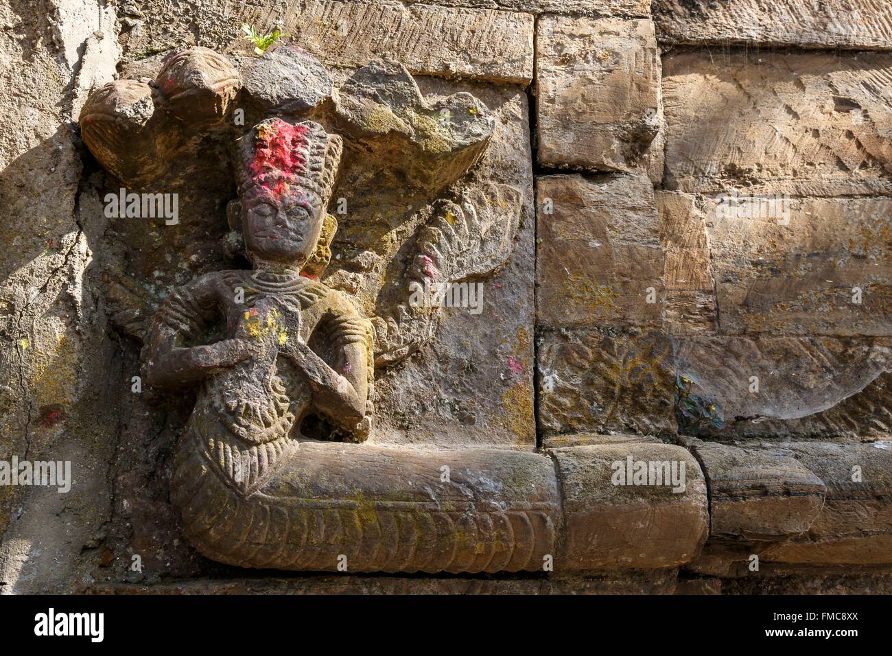 Le Népal, Gandaki zone, Bandipur, serpent sculpture à la fontaine de Teendhara Banque D'Images