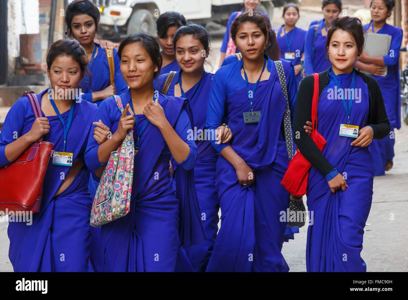 Le Népal Lumbini, Tansen, zone uniforme bleu, les étudiants Banque D'Images
