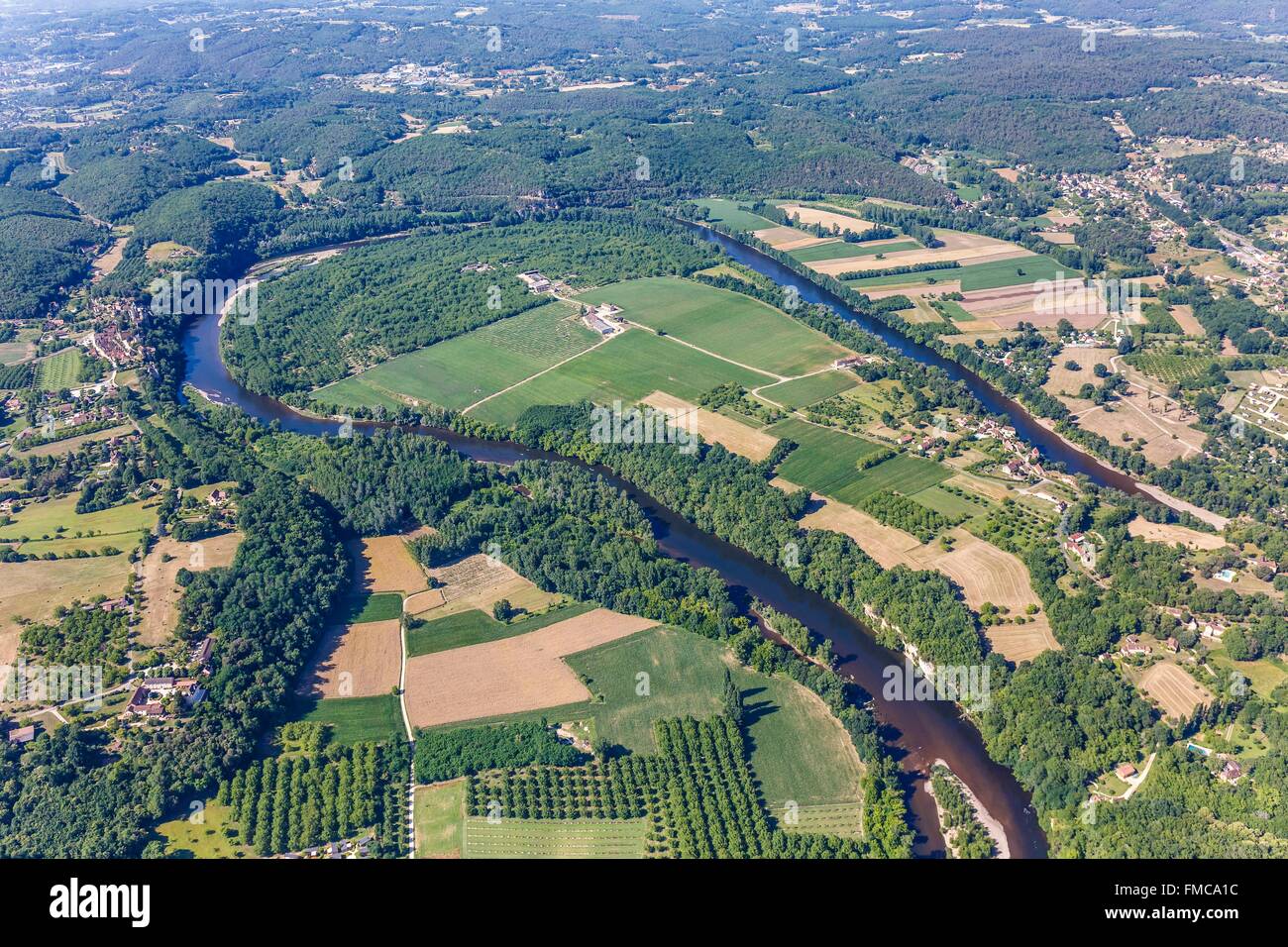 France, Dordogne, Domme, Montfort meandre (vue aérienne) Banque D'Images