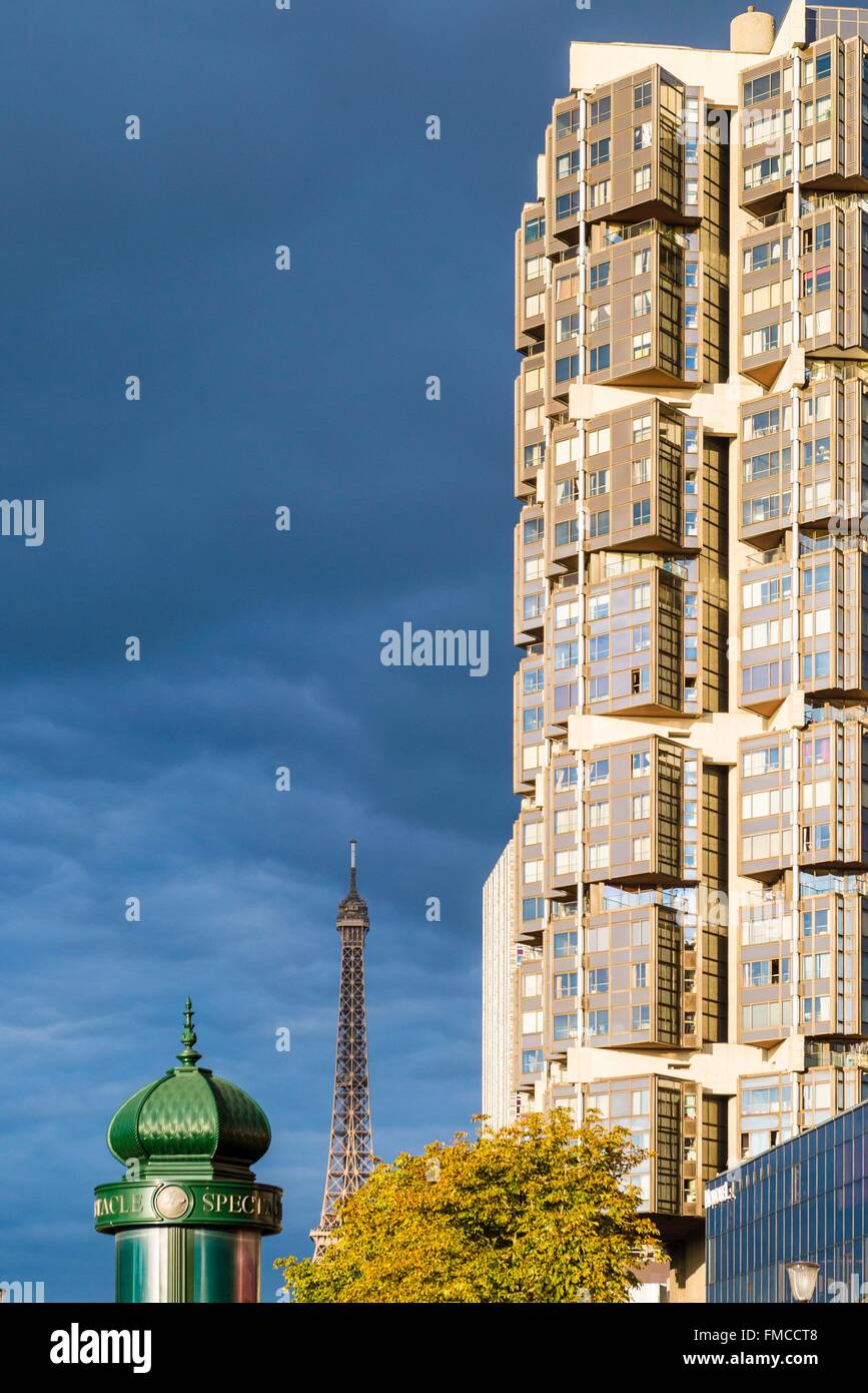 France, Paris, district de Front de Seine, Totem tower Banque D'Images