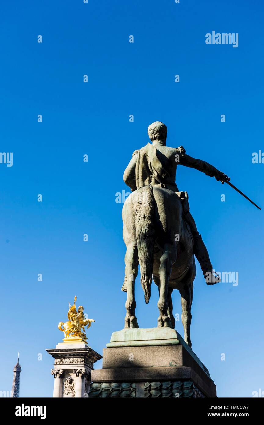 France, Paris, région classée au Patrimoine Mondial de l'UNESCO, le pont Alexandre III, Simon Bolivar statue Banque D'Images