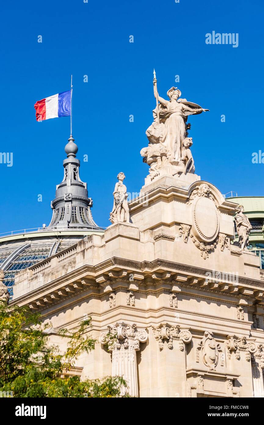 France, Paris, région classée au Patrimoine Mondial de l'UNESCO, le Grand Palais, la sculpture représentant une allégorie de la Minerve Banque D'Images
