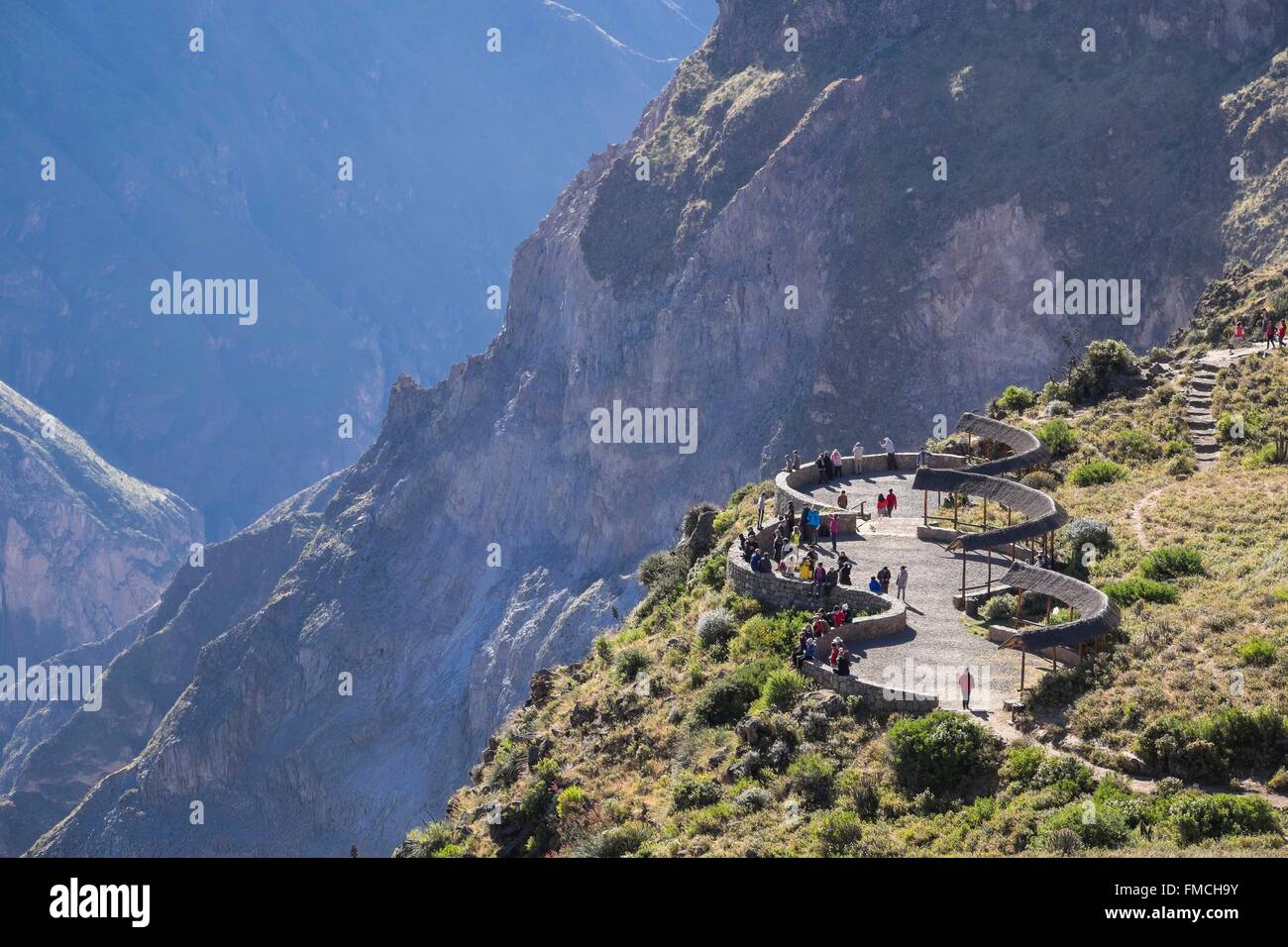 Pérou, Arequipa, canyon de Colca, Province Mirador Cruz del Condor (alt : 3287m), arrêt pour voir les condors Banque D'Images