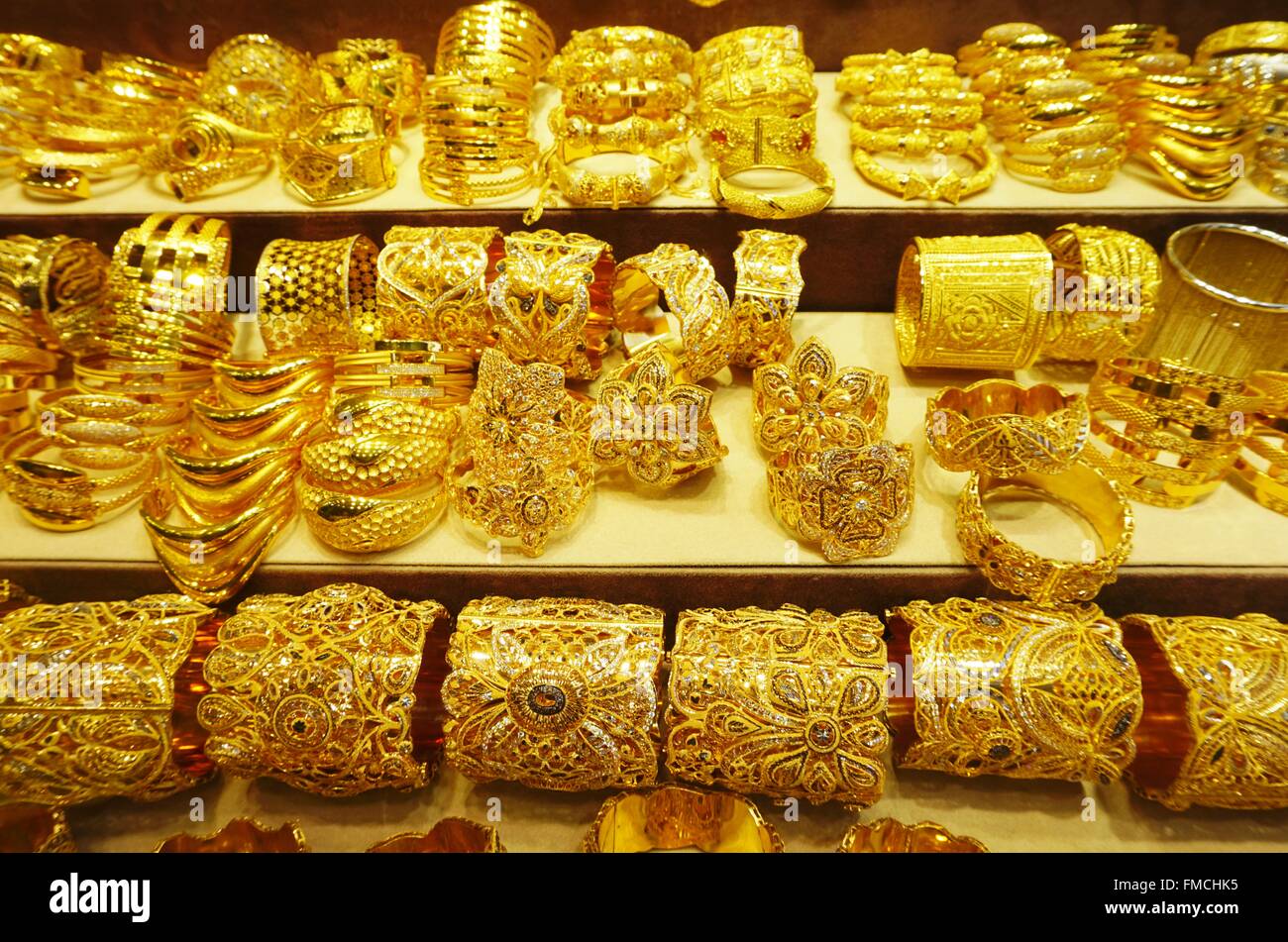 Bijoux en or au Gold Souk de Dubaï Photo Stock - Alamy